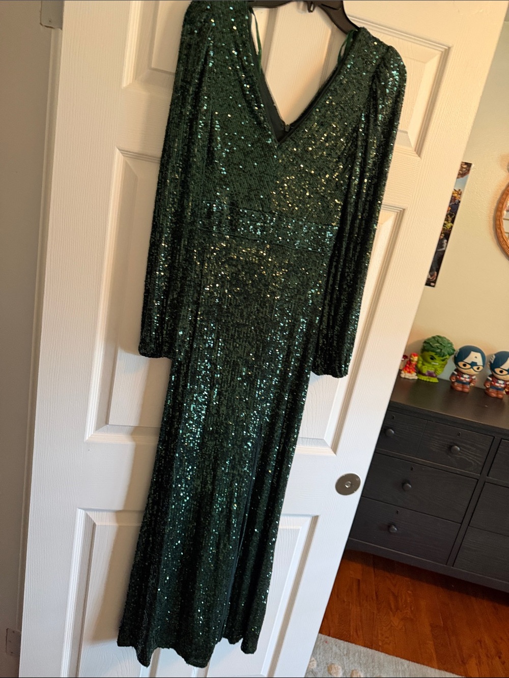 Elegant Sequin Long Sleeve Emerald Green Evening Dress